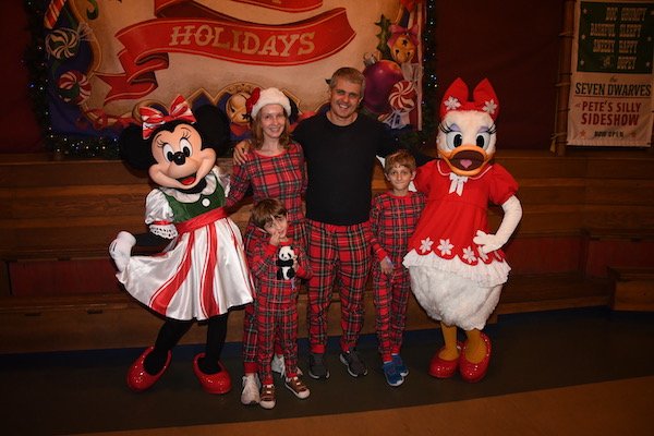 Mickey's Very Merry Christmas Party 2024: datas, ingressos e programação completa no Magic Kingdom Mickey's Very Merry Christmas Party 2024: datas, ingressos e programação completa no Magic Kingdom - Imagem do artigo original