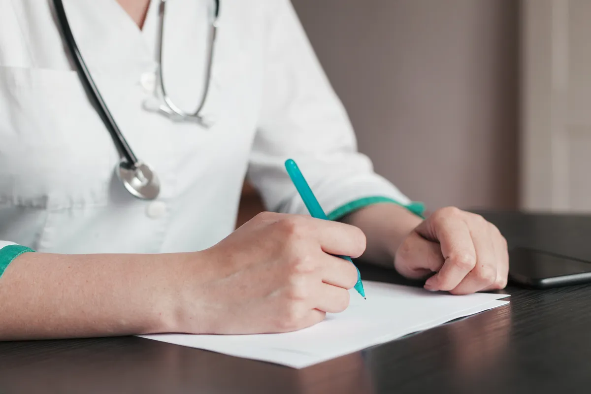 Erro de ponto decimal em prescrição leva a overdose de potássio e morte de criança de 2 anos na Flórida - Imagem do artigo