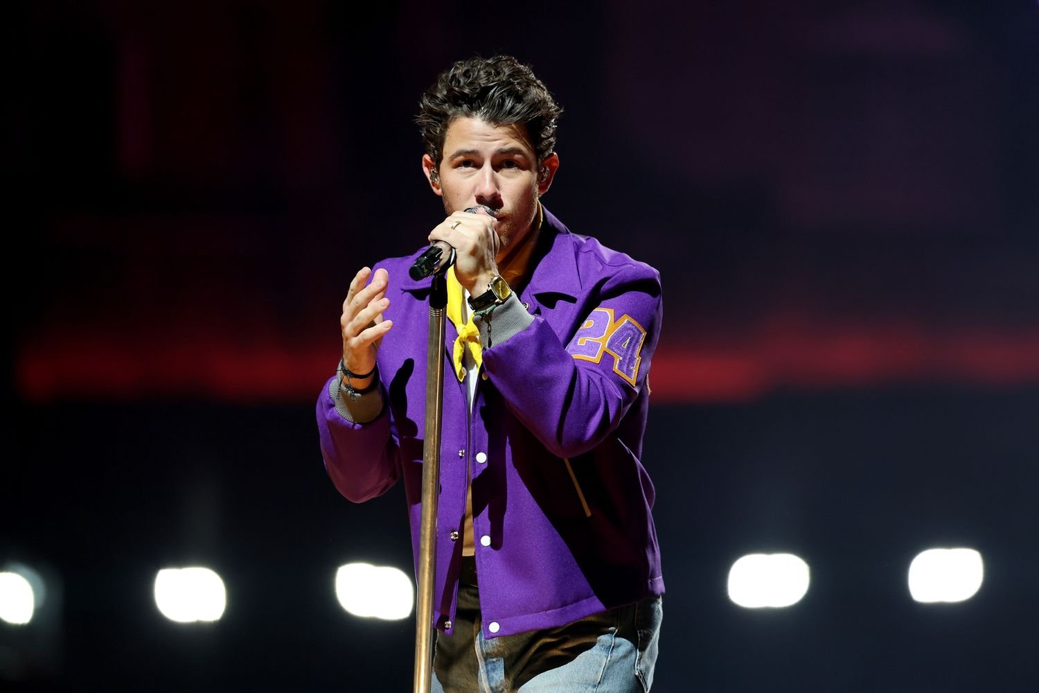 Nick Jonas equilibra paternidade, turnê de 20 anos dos Jonas Brothers e advocacy pela saúde em 2025 - Imagem do artigo