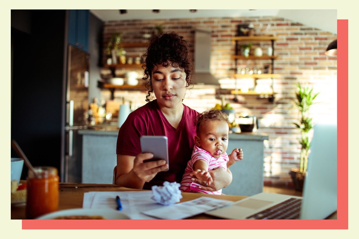 Famílias e Inteligência Artificial: especialistas alertam para riscos ocultos no uso doméstico de assistentes digitais - Imagem do artigo