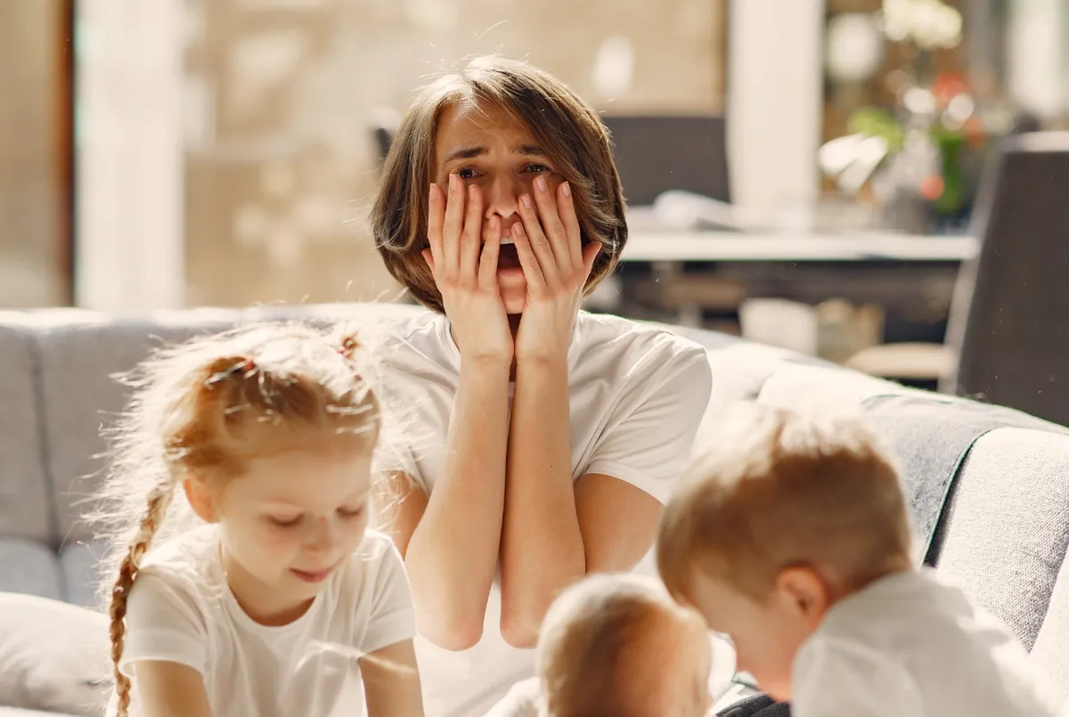 Pediatra espanhol explica por que confrontos diários com crianças pequenas são ineficazes e aponta estratégias mais seguras de convivência - Imagem do artigo