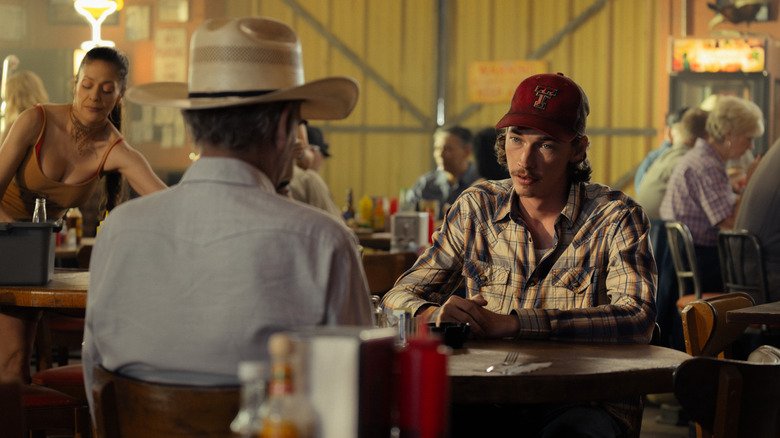 Cooper Norris enfrenta crise empresarial e pedido de casamento no Episódio 5 de Landman - Imagem do artigo original