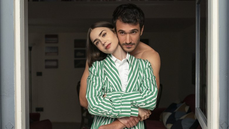 Emily in Paris retorna em Roma enquanto Georgie & Mandy, Ghosts e Elsbeth entram em hiato: guia completo da programação de quinta-feira - Imagem do artigo original