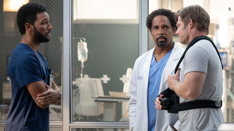 Grey's Anatomy mostra a luta de Jo, seus gêmeos e todo o hospital em estreia intensa do meio da temporada - Imagem do artigo original