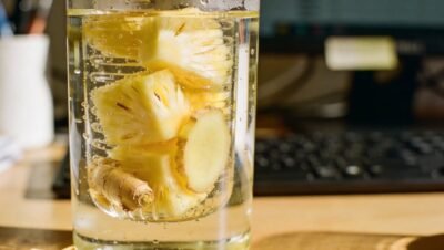 Eletrólitos nas bebidas caseiras: por que eles hidratam melhor que a água comum