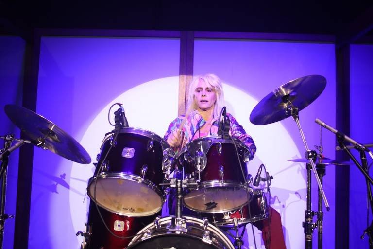 Mulher em Fuga: adaptação nacional de Édouard Louis transforma palco do Sesc 14 Bis em manifesto pela autonomia feminina - Imagem do artigo original