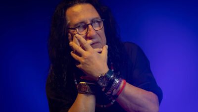 Gerald Thomas critica exploração da pobreza por milionários e diz que Oscar não muda cenário cultural