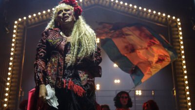 Ópera do Malandro renasce no Teatro Renault como rito urbano que funde samba, cabaré e umbanda