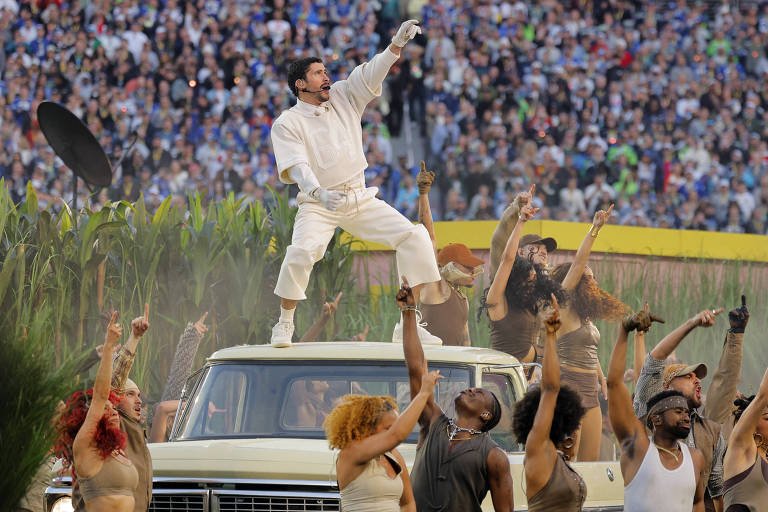Bad Bunny no Super Bowl: apresentação histórica reafirma latinidade e desafia era Trump - Imagem do artigo original