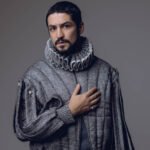 Gabriel Leone retorna aos palcos em Hamlet que ocupa as ruínas do Cine Copan