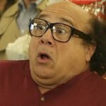 Danny DeVito rejeitou papel em Seinfeld: entenda como a decisão impactou sua carreira e a própria série