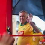 Foto falsa de Ancelotti: entenda como a imagem de beijo triplo no carnaval foi desmascarada