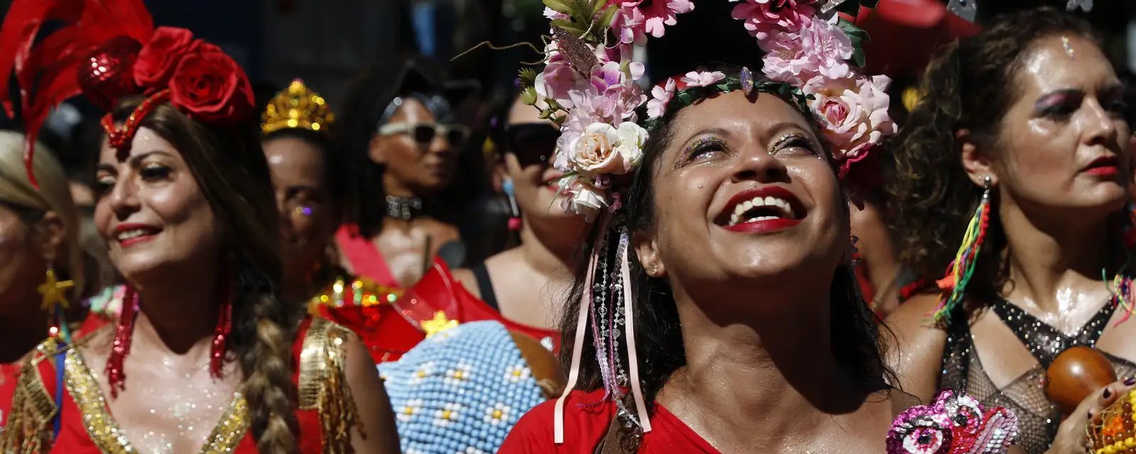 Carnaval como ritual de pertencimento: teóloga da PUC-PR explica por que a festa reforça vínculos sociais e espirituais - Imagem do artigo