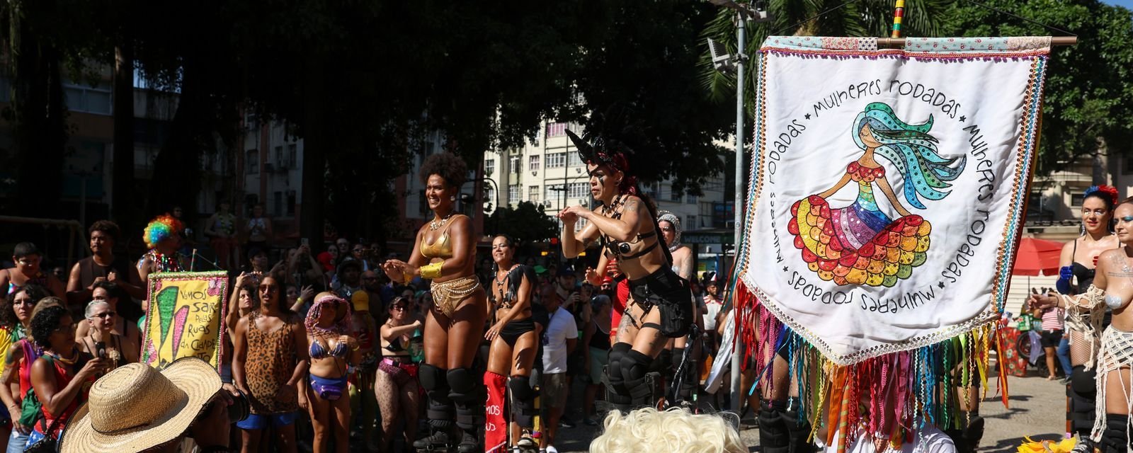 Bloco Mulheres Rodadas transforma carnaval do Rio em palco contra o feminicídio e homenageia Maria da Penha - Imagem do artigo
