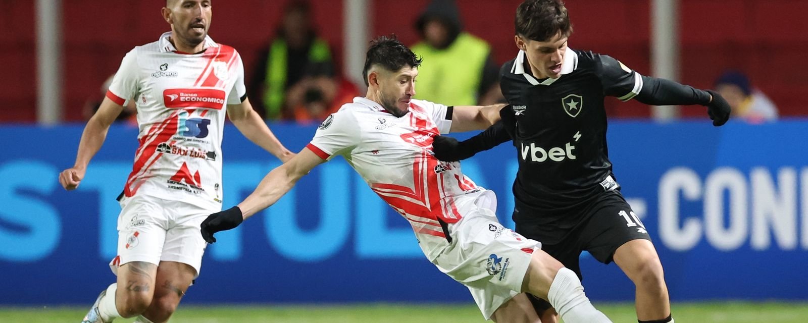 Botafogo sofre com altitude de 4.200 m e perde para o Nacional Potosí na ida da Libertadores - Imagem do artigo