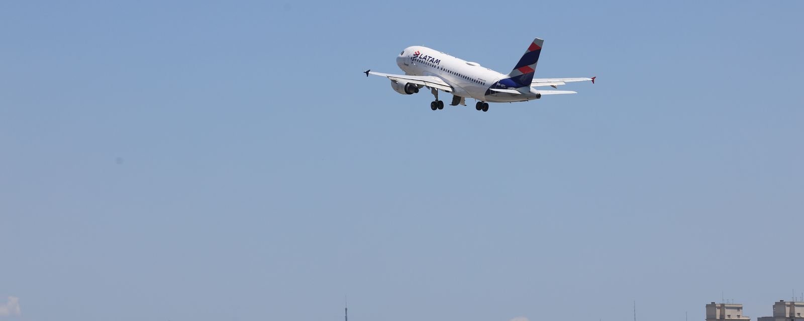 Greve na Argentina altera voos da Latam: entenda impactos, direitos dos passageiros e extensão do protesto - Imagem do artigo