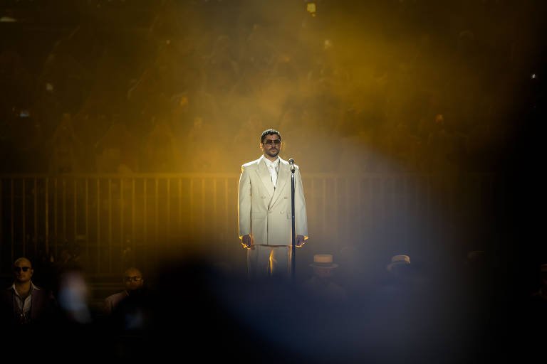 Bad Bunny em São Paulo: show histórico une salsa, trap e convite à latinidade no Allianz Parque - Imagem do artigo original